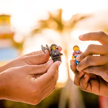 Minifigure Trading At LLF 1000Px