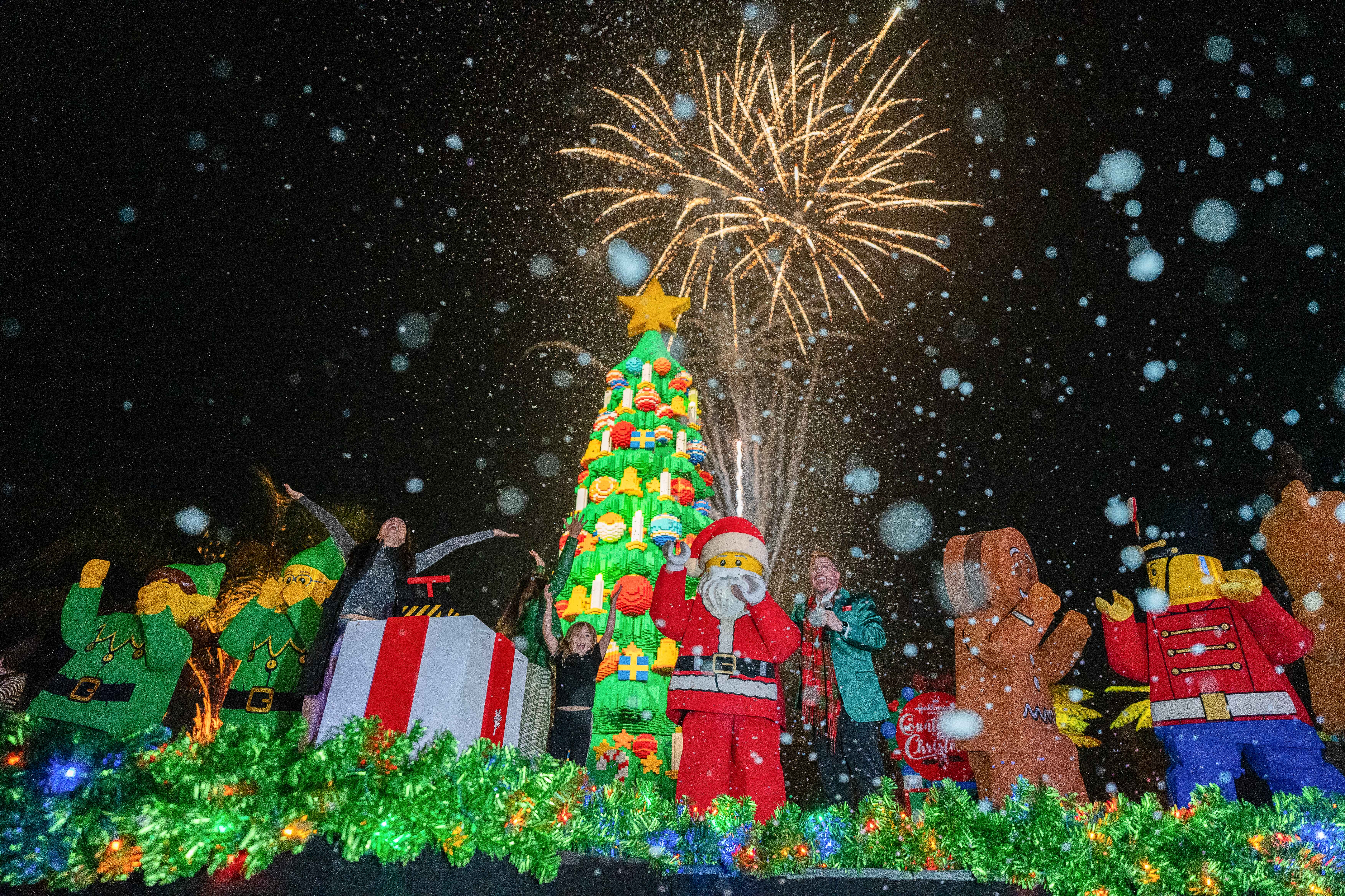 LEGO® Christmas Tree at Merlin Entertainments’ LEGOLAND® California Resort! 