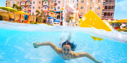 2017.10.04 LEGOLANDFLORIDA Hotel Pool 778 Ret